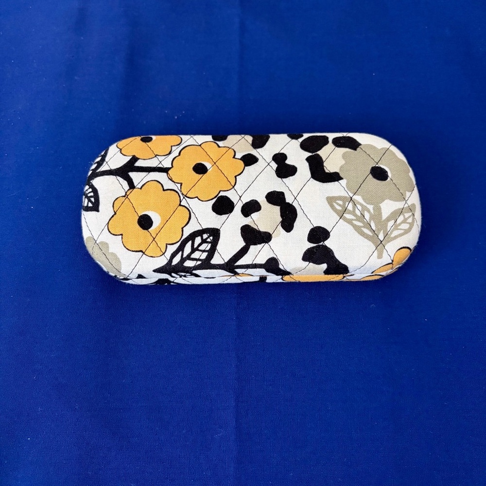 Vera Bradley Quilted Sunglass Case / Eye Glass Case - Picture 2 of 8